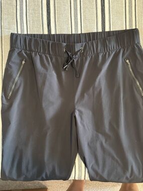 Eddie Bauer Black Elastic Waist Active cropped pants